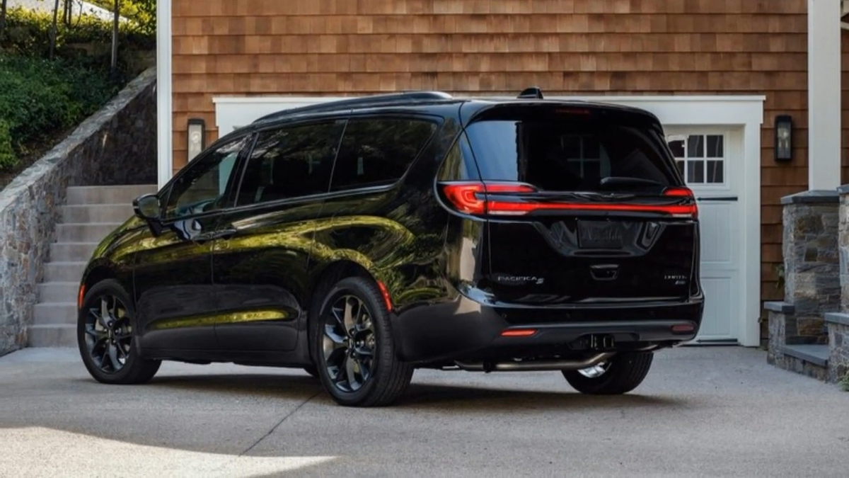 Chrysler Pacifica 2021 года