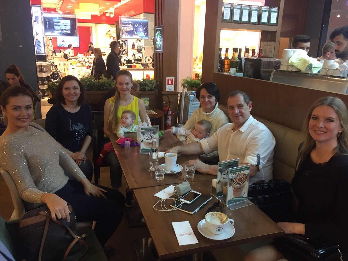 Самая первая встреча. Декабрь 2017. Двойняшкам по 7 месяцев. Анталия.