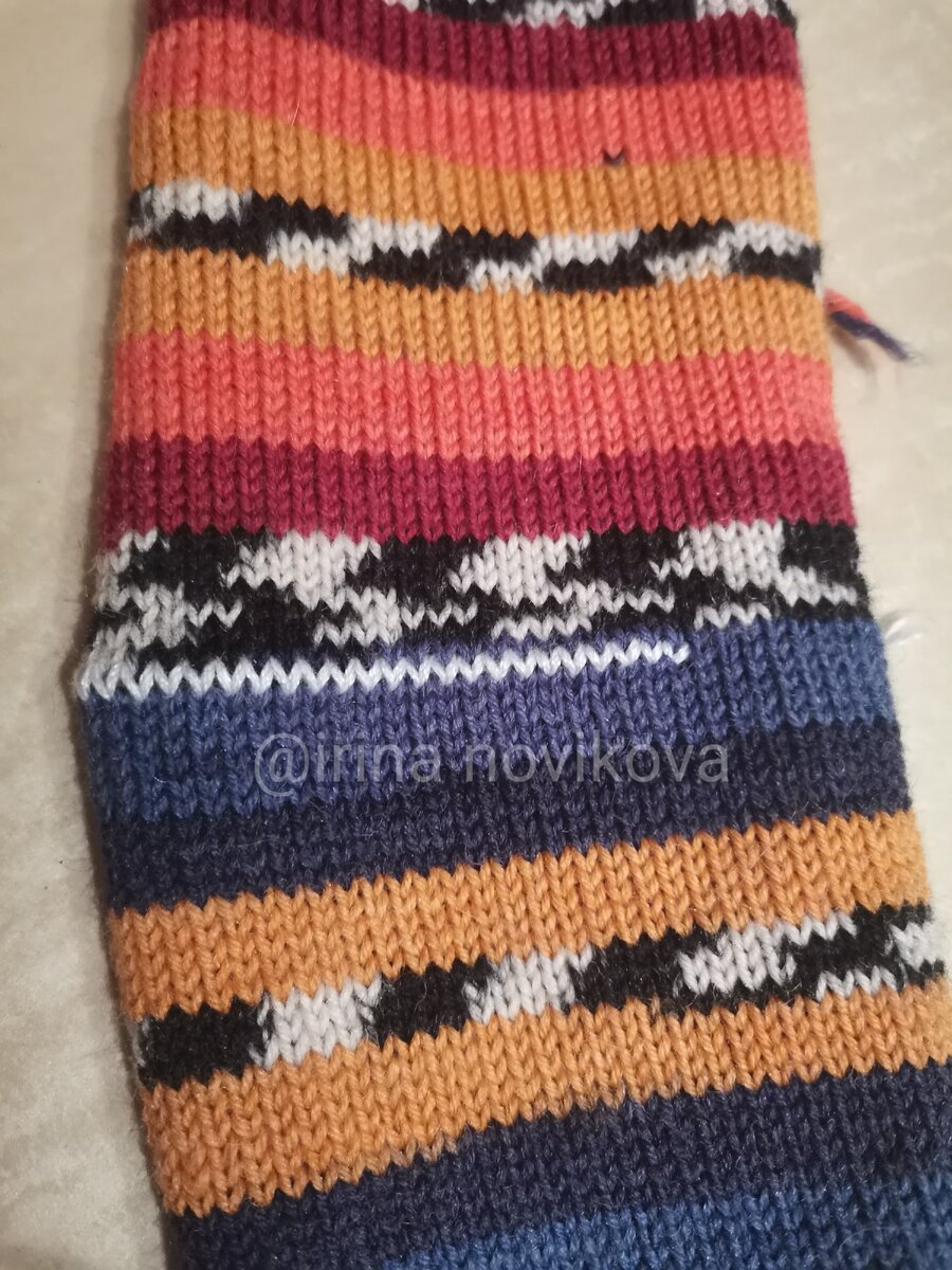 Петли пятки провязаны вспомогательной нитью