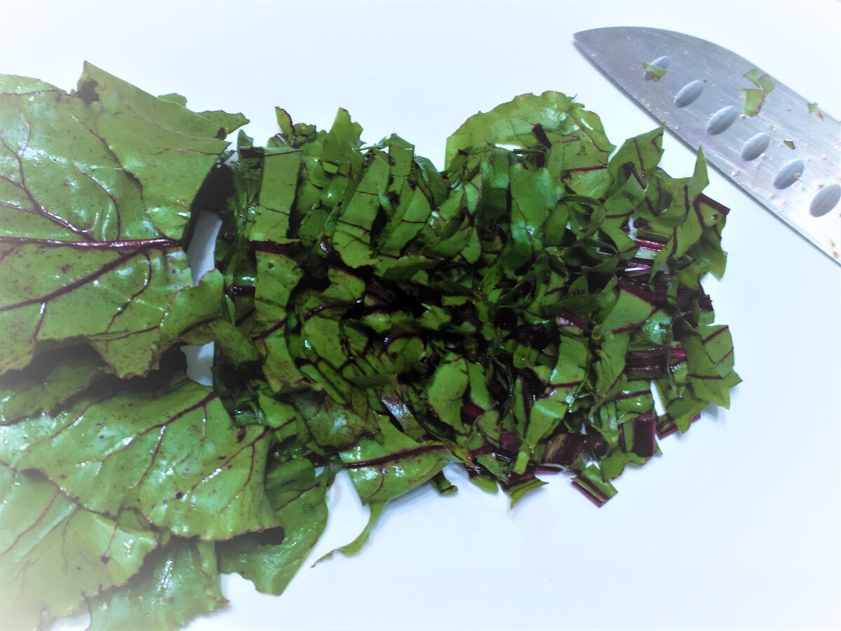 Нарезаем ботву лентами