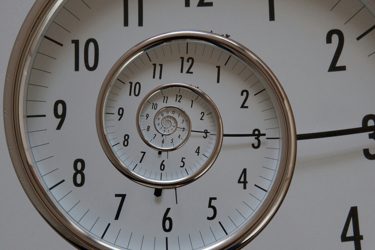 Цього часу. Часы с разным временем. Много времени. Часы показывают Разное время. Дополнительные часы в сутках.