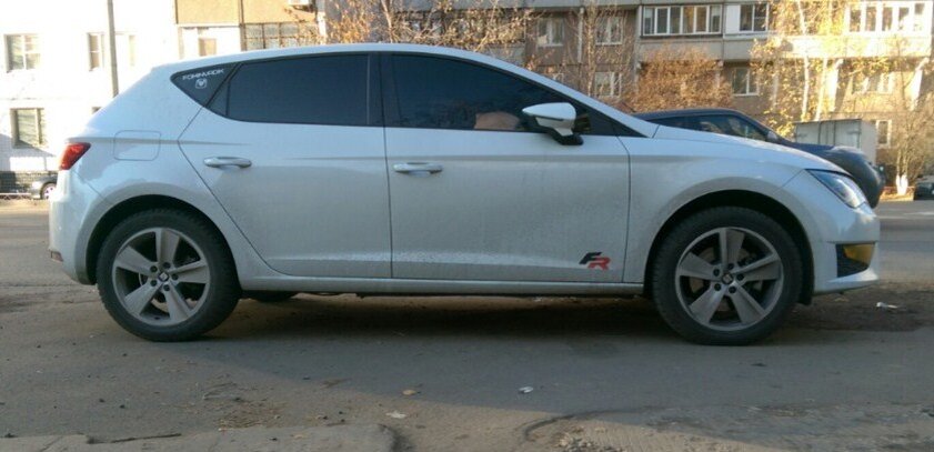 Seat Leon FR на ППД - обратите внимание на расстояние между аркой и колесом