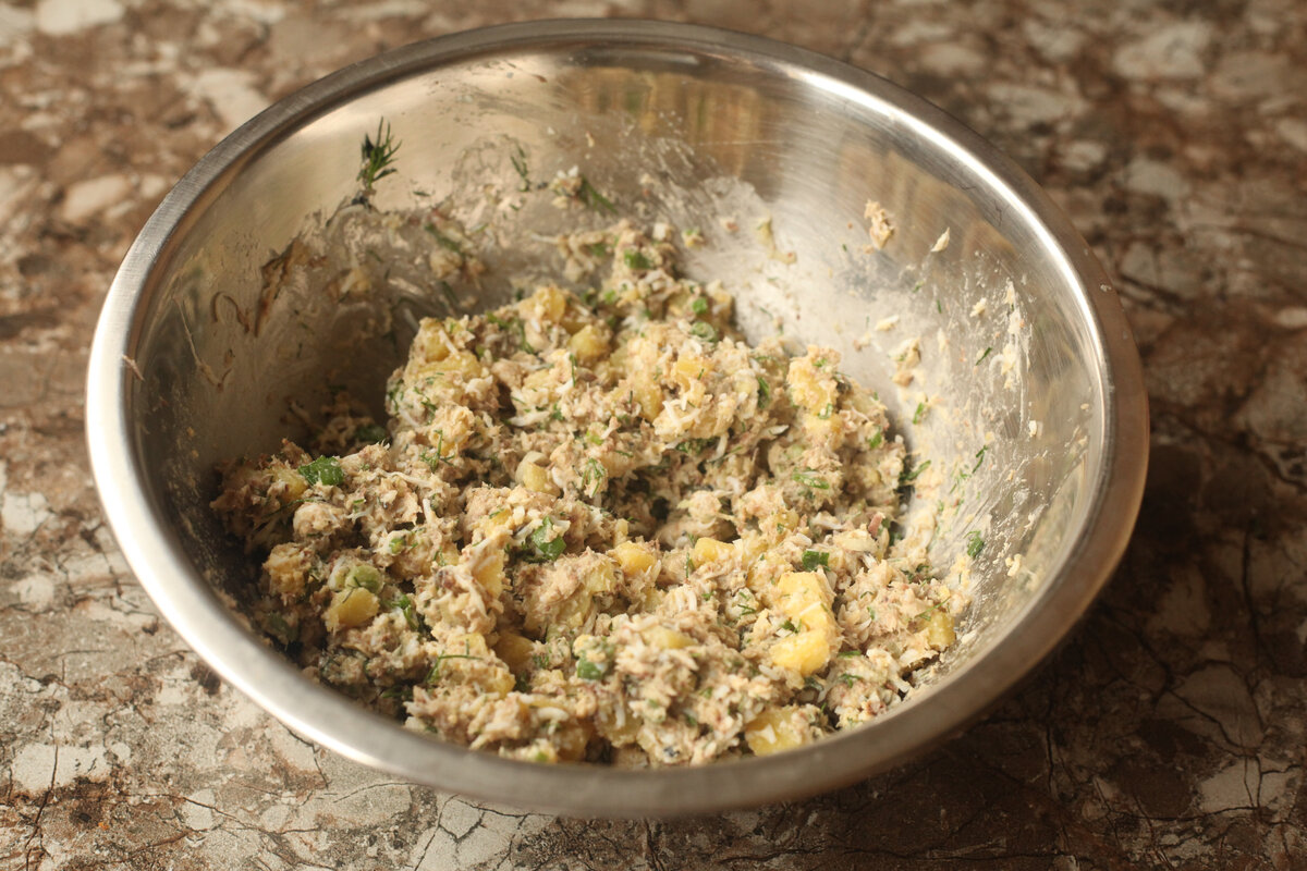 На праздники буду готовить "новую" закуску, как салат мимоза: но оригинальнее и вкуснее