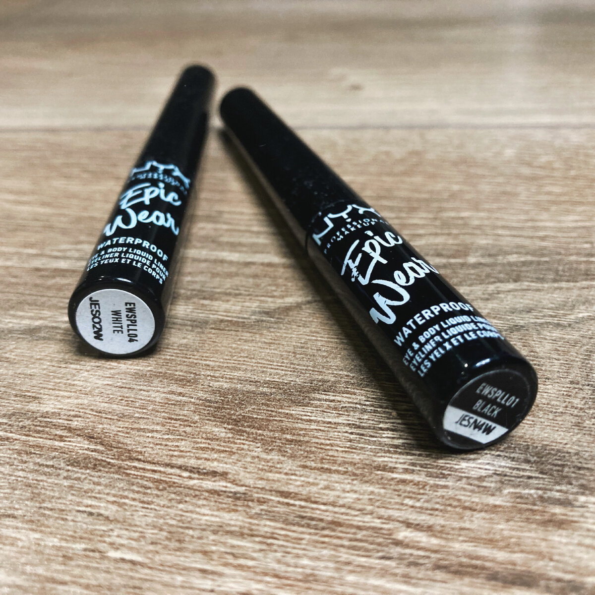 Сейчас дома как раз лежат чёрная и белая подводки, а графит пока ещё не распаковывала. 