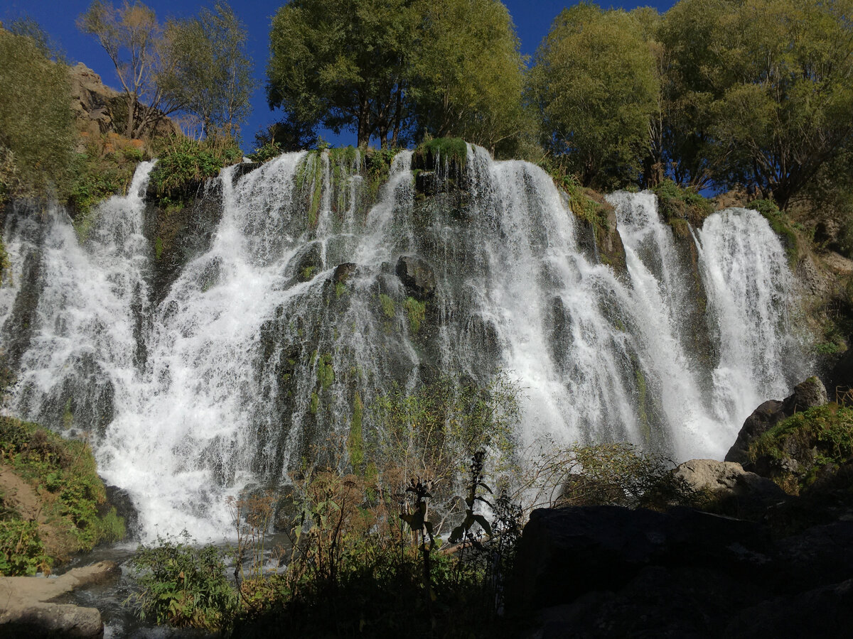 Водопад в армении. Jermuk.