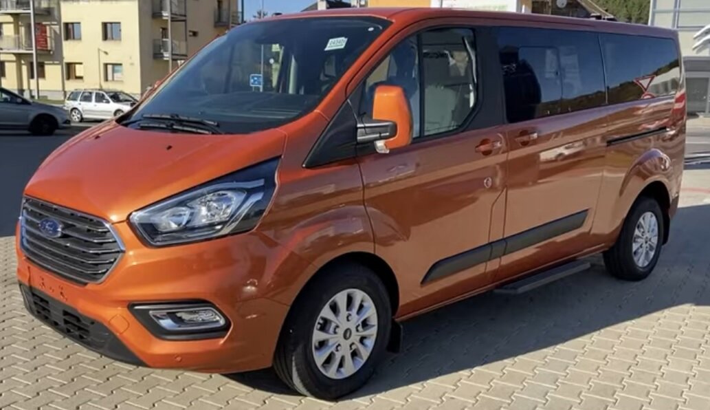 Ford Tourneo Custom. Скриншот из видео. Используется и распространяется бесплатно по лицензии https://www.youtube.com/t/terms