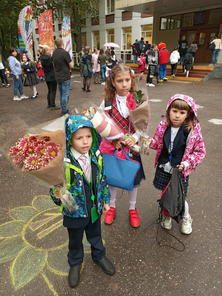 Нелегко всех троих поймать в нужный момент в камеру ))