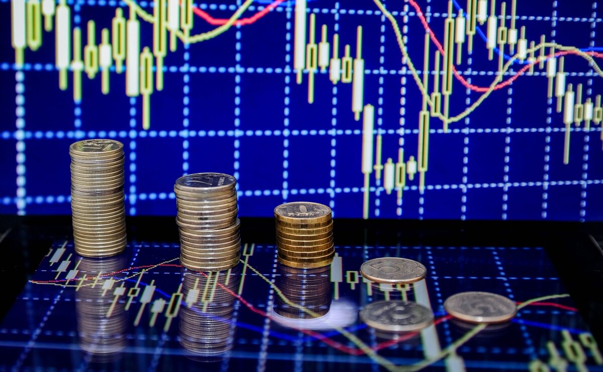 Тенденции говорят о том, что ЦБ повысит ставку еще неоднократно.  А это создает предпосылки для дальнейшего роста доходностей российских облигаций и банковских ставок. 