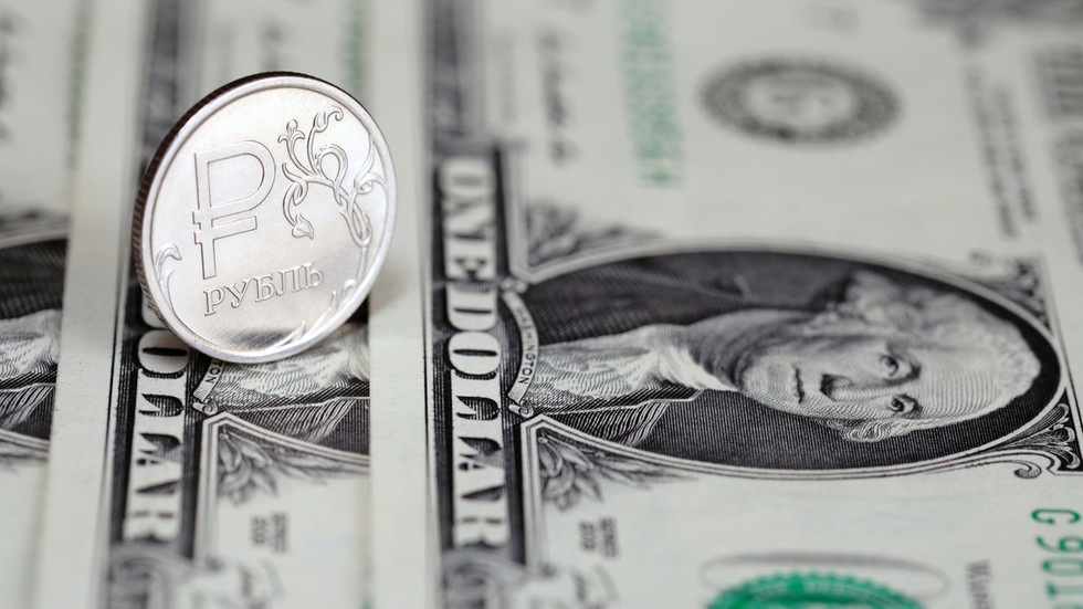 Доллар рубль конец. Валюта России. Доллары в рубли. Доллар и евро. Валютная выручка.