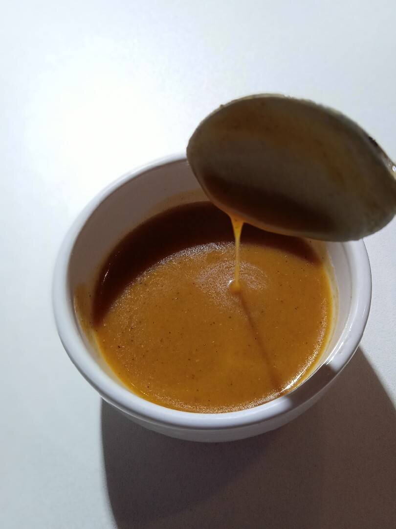 Honey mustard соус. Соус горчица с медом. Горчичный мёд. Курица в медово-горчичном соусе. Медово-горчичный соус.
