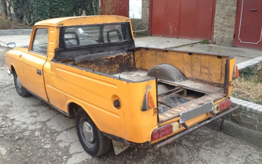 Примерно так выглядела моя учебная машина. Буквы "У" только не хватает))