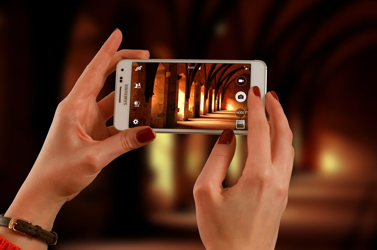 Samsung приостанавливает поставки телефонов и чипов в Россию. Фото: pixabay