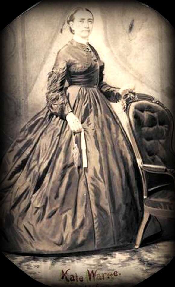 Если вы заметили, в последнее время одной из самых модных героинь российских телесериалов стала женщина-детектив XIX века. Умница - красавица волею случая вторгается в деятельность матерых сыщиков и демонстрирует потрясающие успехи в этой сугубо мужской ипостаси. Но кино - оно и есть кино. А как было на самом деле? Конечно, по -другому...