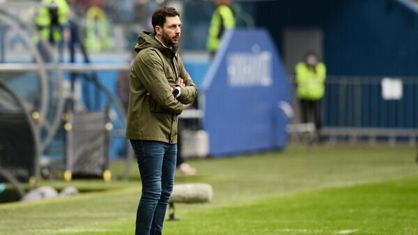    Главный тренер ФК "Динамо" Сандро Шварц во время матча 24-го тура чемпионата России по футболу среди клубов Премьер-лиги между ФК "Нижний Новгород" (Нижний Новгород) и ФК "Динамо" (Москва).© РИА Новости / Григорий Соколов