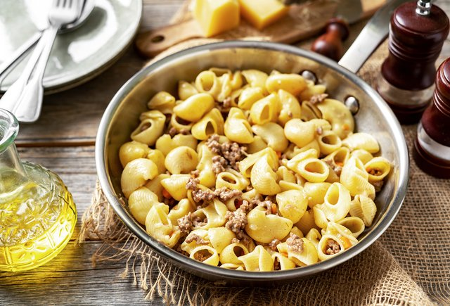 Изображение на обложке: Lyudmila Zavyalova / Shutterstock / Fotodom 