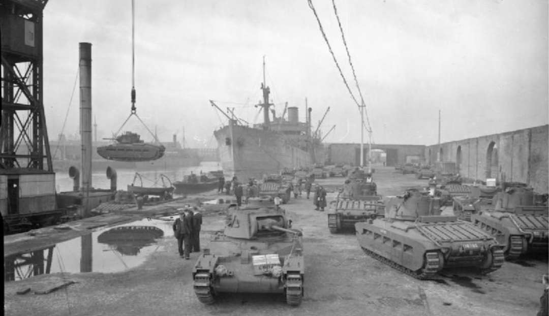 Погрузка танков «Матильда» для СССР в ливерпульских доках (17 октября 1941 года)