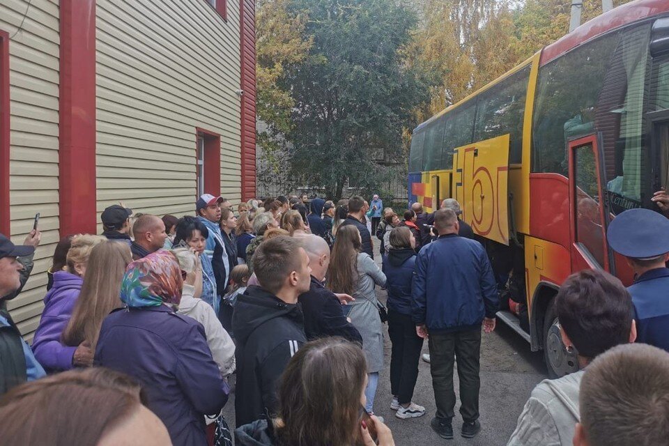     В воинские части отправились те, кто уже получил повестку и отметился в военкомате. Екатерина Шахова