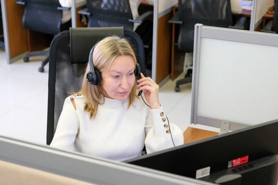     Справочная служба 122 в Петербурге работает с увеличенной нагрузкой из-за вопросов о частичной мобилизации. Артем КИЛЬКИН