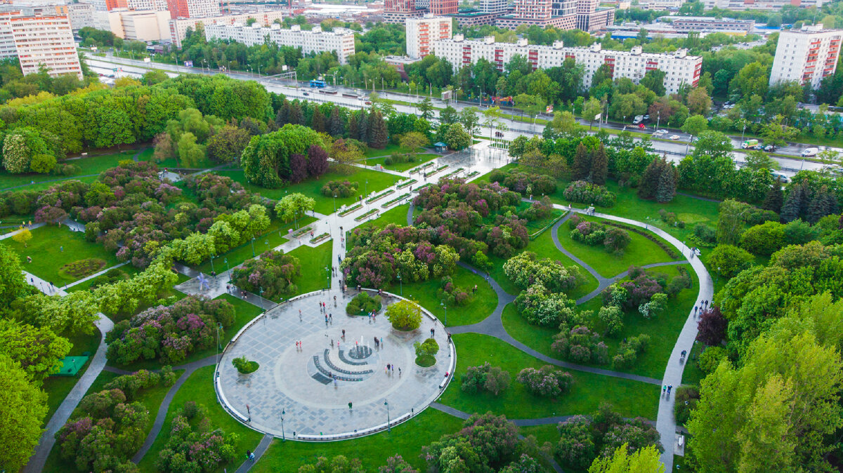 Сад люблино. Чапаевский парк Москва. Московский парк с высоты птичьего полета. Восьмидесятилетия Москвы парк. Парк на сиреневом бульваре Москва.