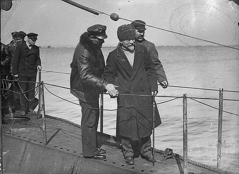 М. И. Калинин на палубе подводной лодки АГ-23