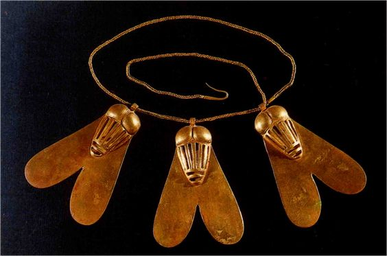 Золотые бусы с мухами царицы Аххотеп, XVII династия, 16 в. до н.э. 