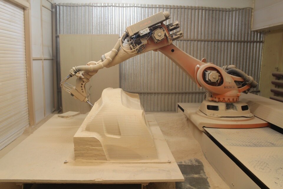 Робота основа. ЧПУ фрезерный робот kuka. 3 Д фрезер по дереву CNC. Робот kuka фрезеровка МДФ. 3d робот Кука фрезер.