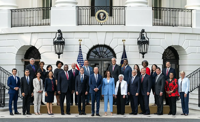 Эти люди решают судьбы миллионов американцев (фото с сайта wiki2.org)