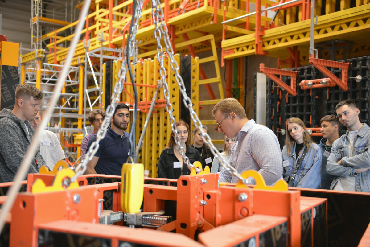 Демонстрация технологичного оборудования PERI студентам в шоуруме, Ногинск