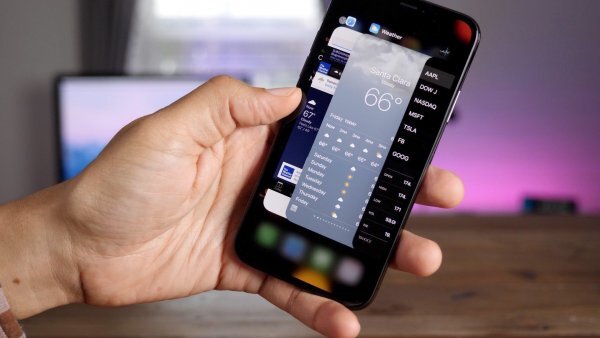  Очистка памяти предусмотрена даже на iOS. В данной статье мы расскажем, как осуществить её и нужно ли это делатьСтатьи, AppleВладельцам iPhone и iPad редко нужно очищать оперативную память, поскольку платформа iOS адекватно хранит приложения в свёрнутом виде — они практически не нагружают операционную систему. Однако игры и программы в свёрнутом виде не замораживаются полностью, а поддерживаются в условно активном виде для возможности моментального запуска. Из-за этого, быстрее расходуется заряд аккумулятора и не прекращается потребление интернет-трафика, а старые устройства начинают подтормаживать. В этой статье мы расскажем, как запросто очистить оперативную память iPhone или iPad в несколько кликов.
