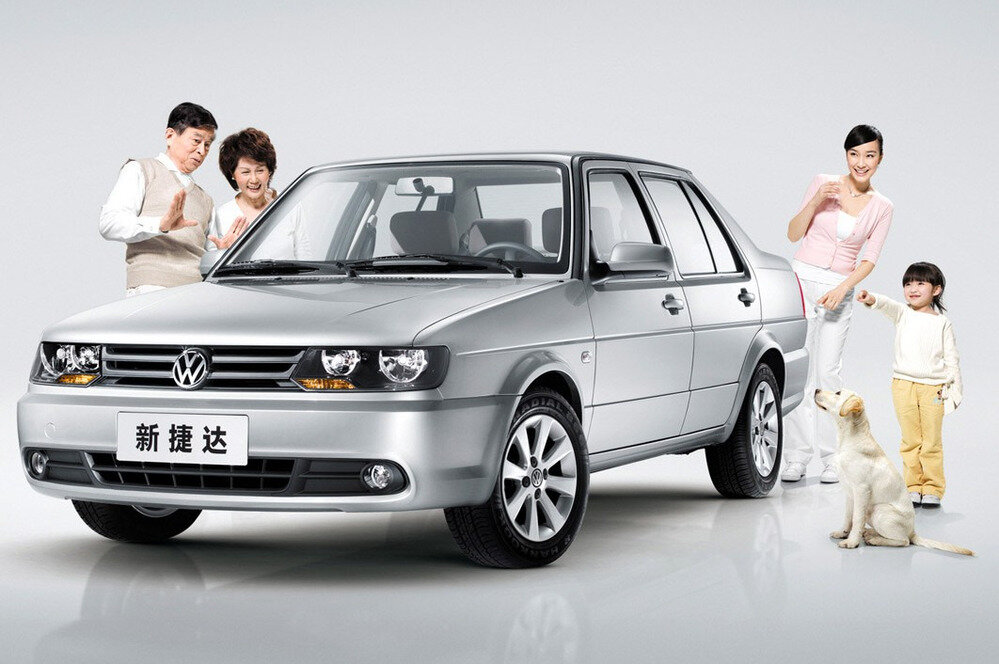 Второй  легендарный долгожитель Volkswagen  в Китае, это Jetta (B2), которая  выпускалась в Поднебесной с 1991 по 2013 годы. За это время автомобиль  пережил три рестайлинга и стал настоящим любимцем небогатых  провинциальных семей. Но из-за этого имя Jetta в КНР ассоциируется  исключительно с дешёвой и примитивной машиной, поэтому для новых  поколений машины пришлось искать новые имена.