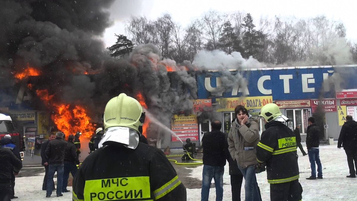 Фото пожара рынка в Ясенево
Фото пожара бильярдной нету из-за того, что внимание было переключено тогда на Грозный
Простите. Когда найдём, то обязательно поменяем