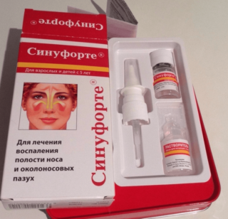 Лекарственная форма Синуфорте – это лиофилизат, который предназначен для смешивания раствора для интраназального применения. Он гигроскопичный, оттенок от белого до бледно-коричневого, а готовый раствор от бесцветного до бледно-желтого.
 Препарат продается в объеме 50 мг в прозрачном стеклянном флаконе. В одной упаковке – 1 флакон с насадкой.
 У Синуфорте состав уникальный, его активный компонент– это лиофилизат экстракта и сока клубней европейского цикламена.
 Из одной упаковки можно приготовить 38 доз, которые сохраняют активность на протяжении 15 дней. Дозатор бутылочки обеспечивает разовое использовании 0,13 мл. Средство совместимо с противоотечными и антибактериальными препаратами.