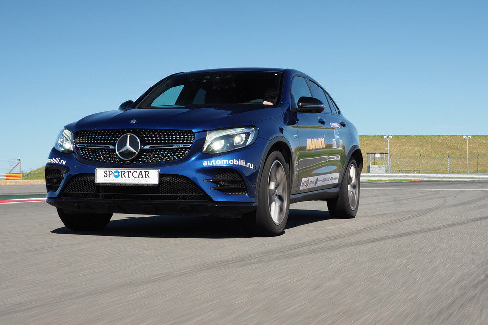  Mercedes-AMG  GLC 43 Coupe стоит от 4 820 000 руб. Самый простой GLC 250 4Matic с  турбомотором 2.0 мощностью 211 л.с. обойдётся в 3 690 000 руб. Ну а  суперкроссовер AMG GLC 63 доступен в базовом варианте мощностью 476 л.с.  за 6 240 000 руб. и в версии S мощностью 510 л.с. за 7 320 000 руб.  