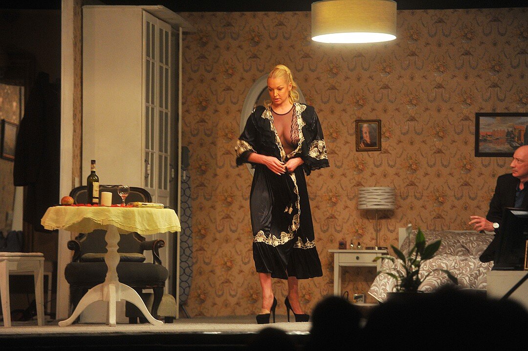     Волочкова в спектакле «Пришел мужчина к женщине»...