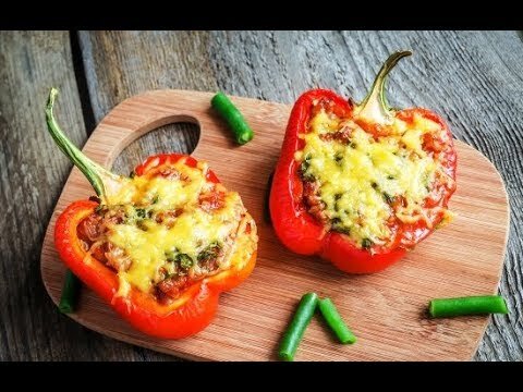 Болгарский перец с начинкой из грибов, сыра и ветчины