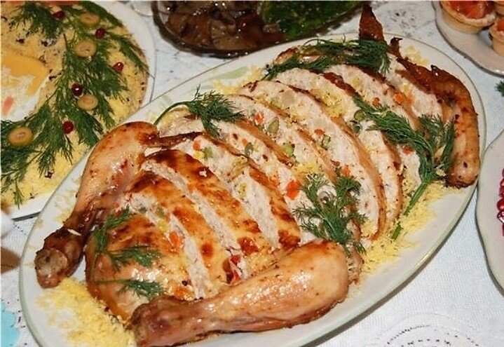 Фаршированная ветчиной и сыром курица – лучший ужин