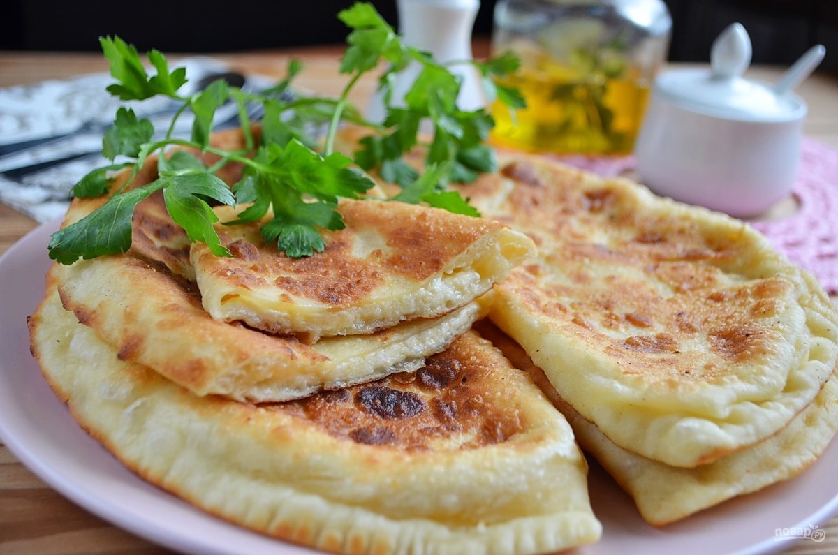 Лепешки с чесноком и творогом рецепт