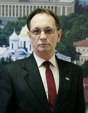 Мы  попросили прокомментировать мысль выдающего врача о том, что работа,  активная позиция, участие в общественной жизни продлевают жизнь,  ветерана военной службы, военного лётчика, члена Общественной палаты  Новгородской области и областной организации Российского союза ветеранов  Афганистана Александра Никифорова.