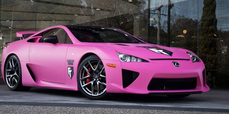 Я ожидал что этот цвет будет очень отталкивающим, но как видите сами - Lexus смотрится неплохо) 