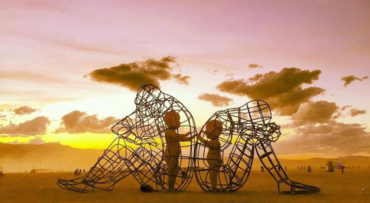 Иллюстрация: скульптура А. Милова "Любовь" ©