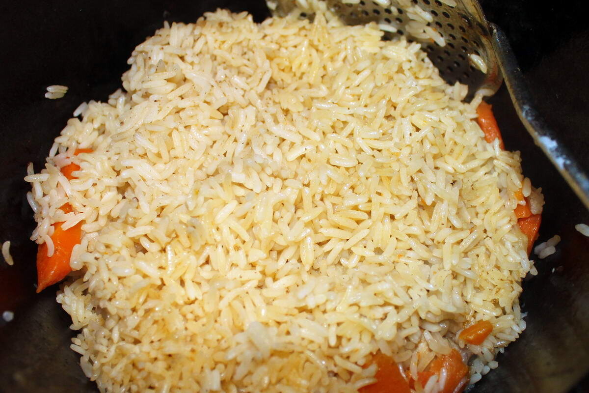 Плов рецепт с курицей на сковороде с фото пошагово из пропаренного риса