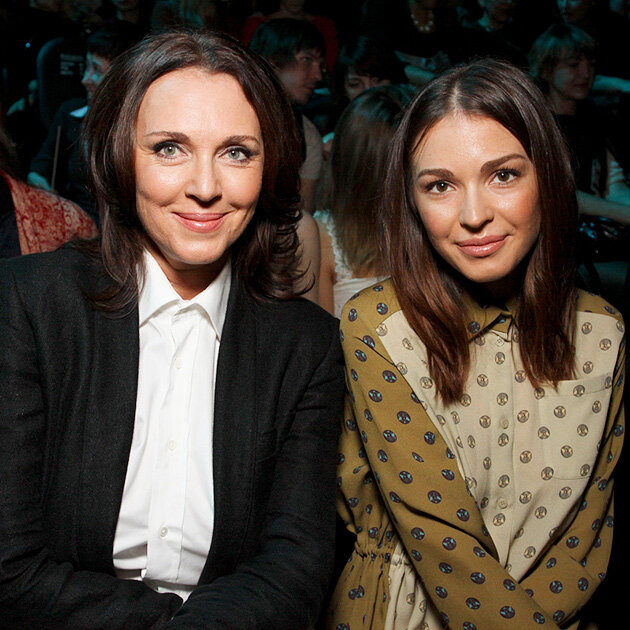 1. Агния Дитковските и ее прекрасно сохранившая красоту, мама - Татьяна Лютаева. 