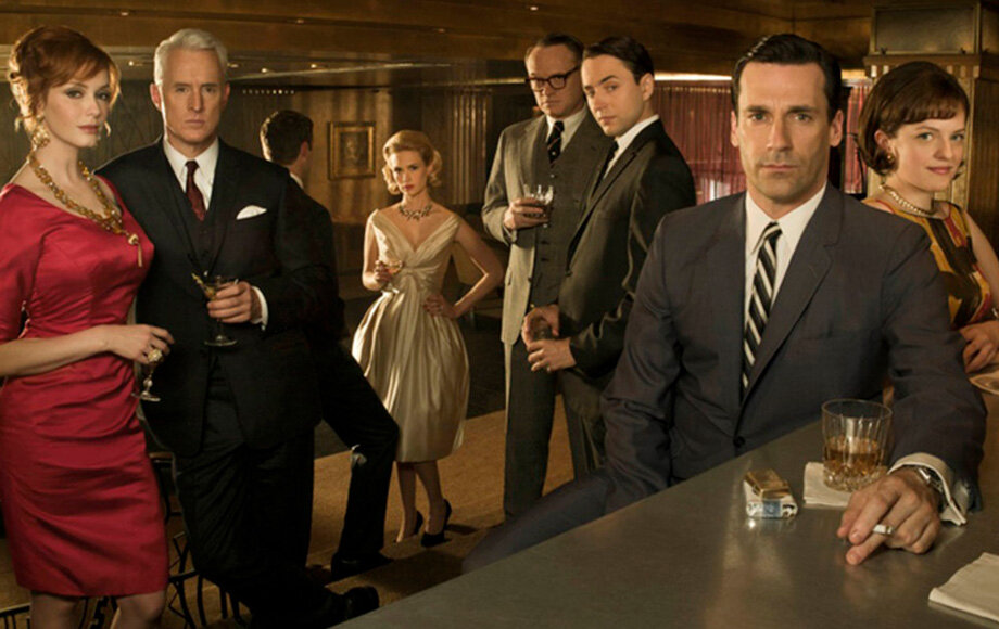 И еще все пили много виски и много курили. Колоссальная работа сценаристов по изучению периода 60-х не прошла даром.