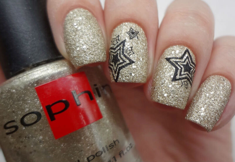 Металлический маникюр в стиле 