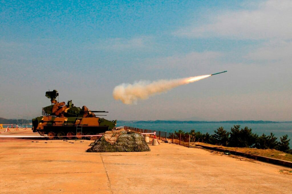 Испытательный пуск зенитной ракеты комплекса K30 Biho