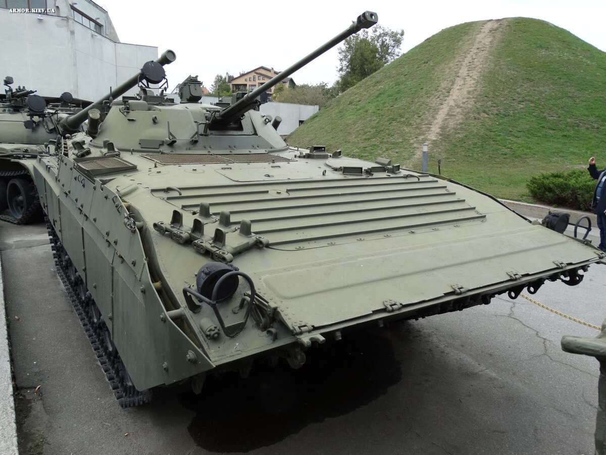 В опущенном положении