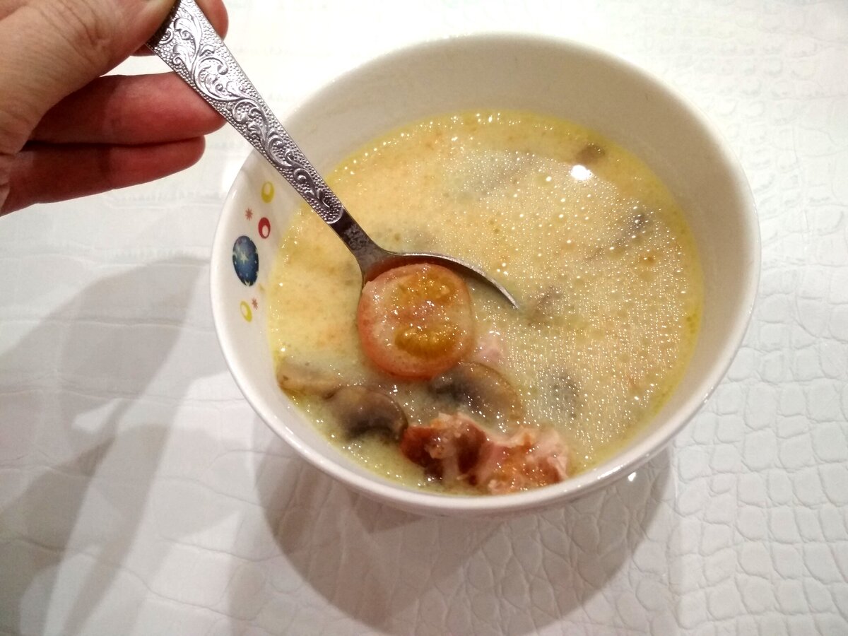 Сливочное масло в суп. Польский суп со сливками. Что приготовить со сливочным супом на второе. Какие делаеться суп из сливок. I Cook Cream Soup taste it koko Loko.