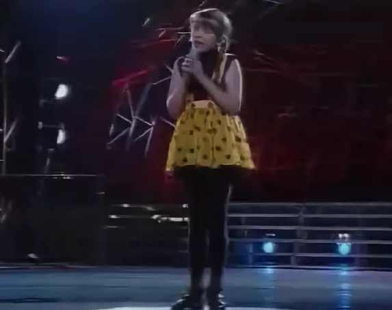 Юлия Началова в 11 лет исполняет хит "Учитель"

