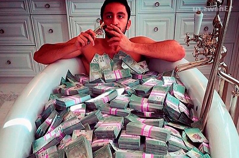 Мужчина с деньгами - мечта многих девушек!