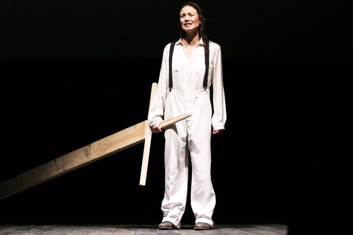 Лаура Пицхелаури в роли Гамлета. Вынесет ли Гамлет свой крест?